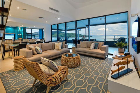 Villa 12 The Edge On Hamilton Island - Airlie Beach Holiday 1