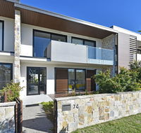 Villa Capri Waterside at Trinity Point - Airlie Beach Holiday