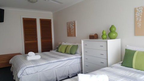 Villa Riviera On River Front - Airlie Beach Holiday 3