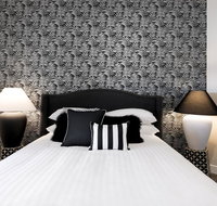 Walk everywhere in the city from a historic home - Airlie Beach Holiday
