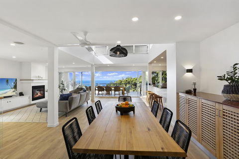 Walking On Sunshine - Airlie Beach Holiday 0