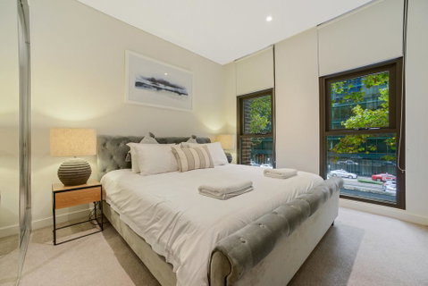 Walking To Darling Harbour, ICC,QVB, Shopping Mall - Airlie Beach Holiday 3