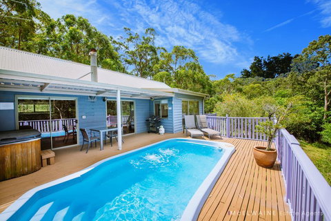 Wanjii II Pool & Spa Getaway - Airlie Beach Holiday 0