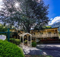 Warburton Lodge - Airlie Beach Holiday