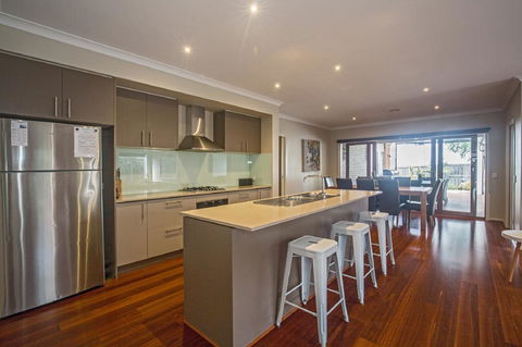 Nautical Rise Torquay - Airlie Beach Holiday 3