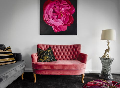 Daylesford Art Motel - Airlie Beach Holiday 1