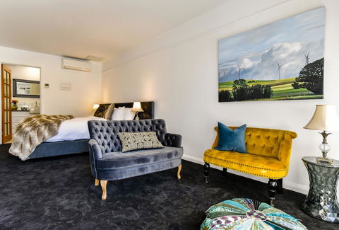 Daylesford Art Motel - Airlie Beach Holiday 7
