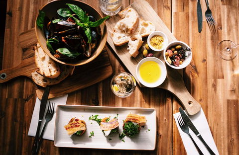 Daylesford Art Motel - Airlie Beach Holiday 20