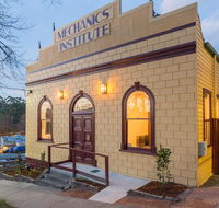 The Old Mechanics - Airlie Beach Holiday