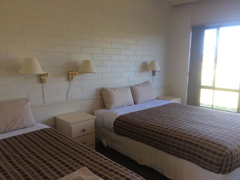 Ambassador Motor Inn - Airlie Beach Holiday 10
