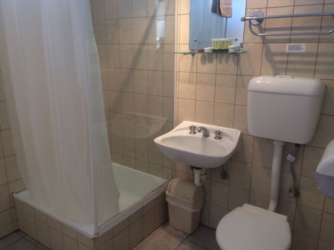 Ambassador Motor Inn - Airlie Beach Holiday 2