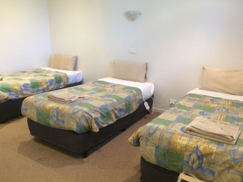Ambassador Motor Inn - Airlie Beach Holiday 1