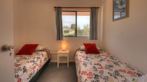 Dolphin Waters - Airlie Beach Holiday 6