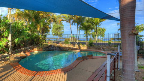 Dolphin Waters - Airlie Beach Holiday 15