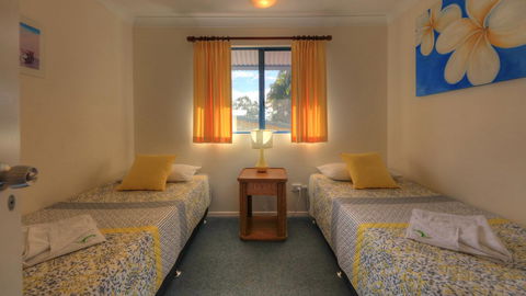 Dolphin Waters - Airlie Beach Holiday 9