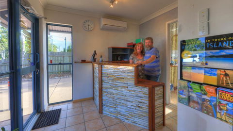 Dolphin Waters - Airlie Beach Holiday 13