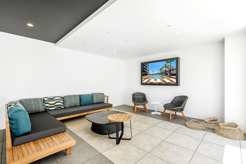 Qube Broadbeach - Airlie Beach Holiday 22