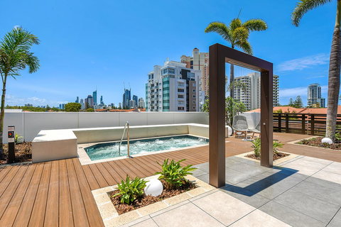 Qube Broadbeach - Airlie Beach Holiday 27