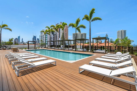Qube Broadbeach - Airlie Beach Holiday 30