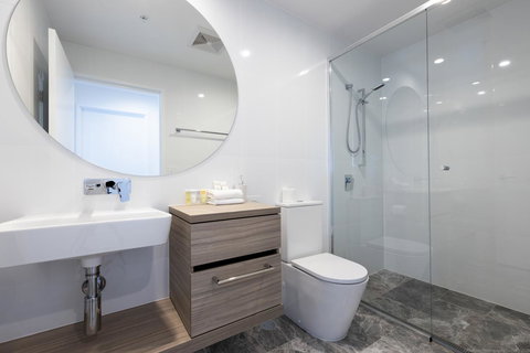 Qube Broadbeach - Airlie Beach Holiday 6