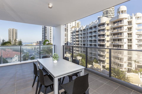 Qube Broadbeach - Airlie Beach Holiday 41