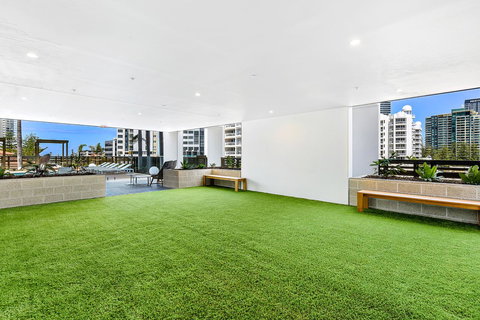 Qube Broadbeach - Airlie Beach Holiday 23