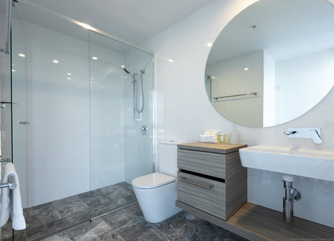 Qube Broadbeach - Airlie Beach Holiday 5