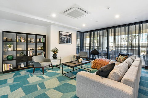 Qube Broadbeach - Airlie Beach Holiday 33
