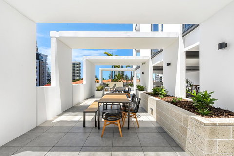 Qube Broadbeach - Airlie Beach Holiday 21