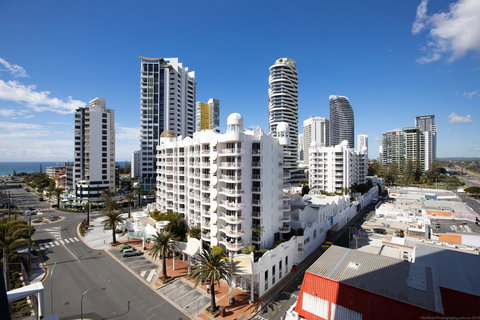 Qube Broadbeach - Airlie Beach Holiday 10