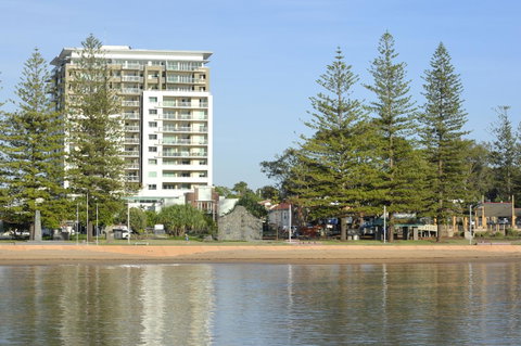 Proximity Waterfront Apartments - Airlie Beach Holiday 37