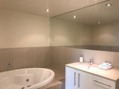 Proximity Waterfront Apartments - Airlie Beach Holiday 12