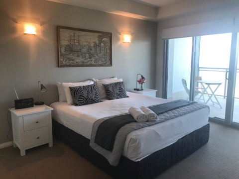 Proximity Waterfront Apartments - Airlie Beach Holiday 9
