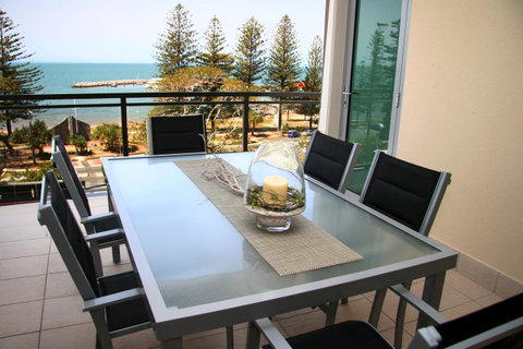 Proximity Waterfront Apartments - Airlie Beach Holiday 35