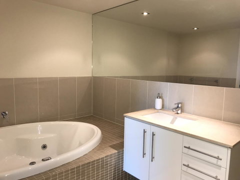 Proximity Waterfront Apartments - Airlie Beach Holiday 22