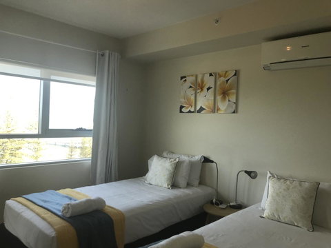 Proximity Waterfront Apartments - Airlie Beach Holiday 15