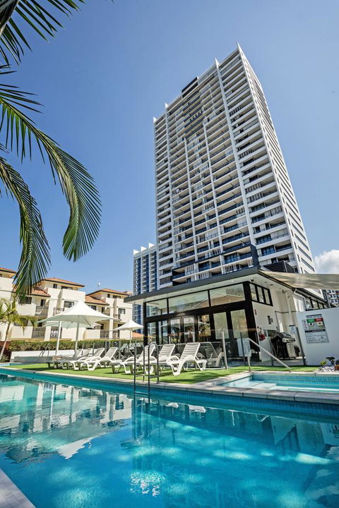 Ultra Broadbeach - Airlie Beach Holiday 1