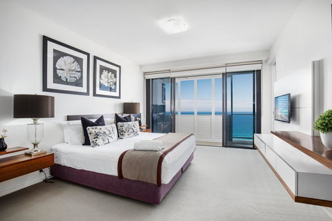 Ultra Broadbeach - Airlie Beach Holiday 18