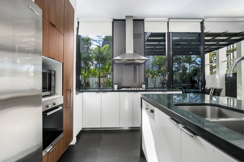 Ultra Broadbeach - Airlie Beach Holiday 25