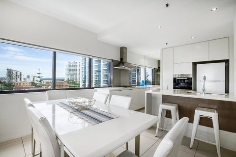 Ultra Broadbeach - Airlie Beach Holiday 9