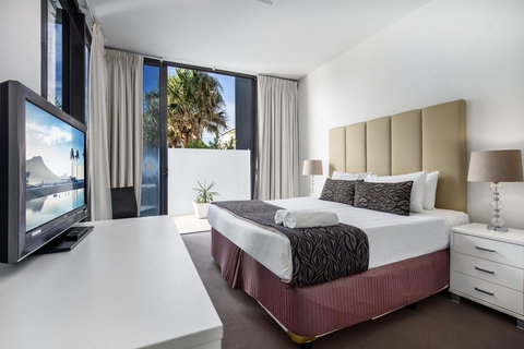 Ultra Broadbeach - Airlie Beach Holiday 22