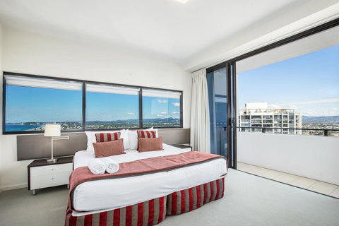 Ultra Broadbeach - Airlie Beach Holiday 16
