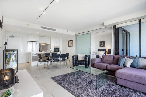 Ultra Broadbeach - Airlie Beach Holiday 44