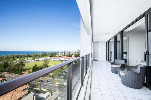Ultra Broadbeach - Airlie Beach Holiday 41