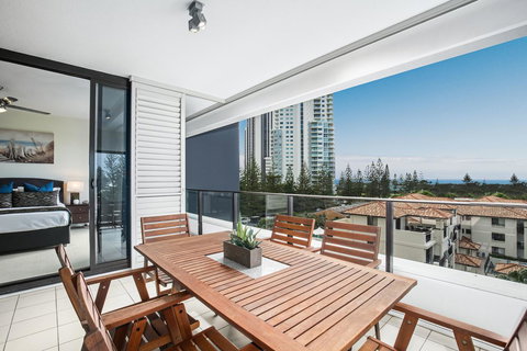 Ultra Broadbeach - Airlie Beach Holiday 6