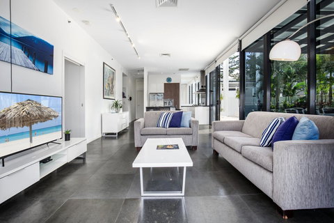 Ultra Broadbeach - Airlie Beach Holiday 23