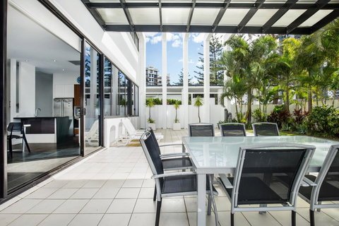 Ultra Broadbeach - Airlie Beach Holiday 26