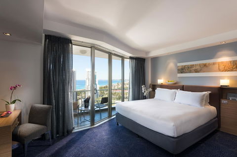 Sofitel Gold Coast Broadbeach - Airlie Beach Holiday 3
