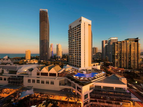 Sofitel Gold Coast Broadbeach - Airlie Beach Holiday 1