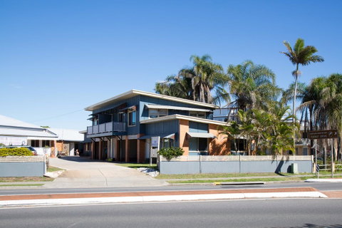 Pale Pacific Holiday Units - Airlie Beach Holiday 1